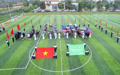 TOẢ SÁNG NHƯ MỘT ĐIỂM HẸN CHO NHỮNG CÚ BỨT TỐC ĐẦU TIÊN